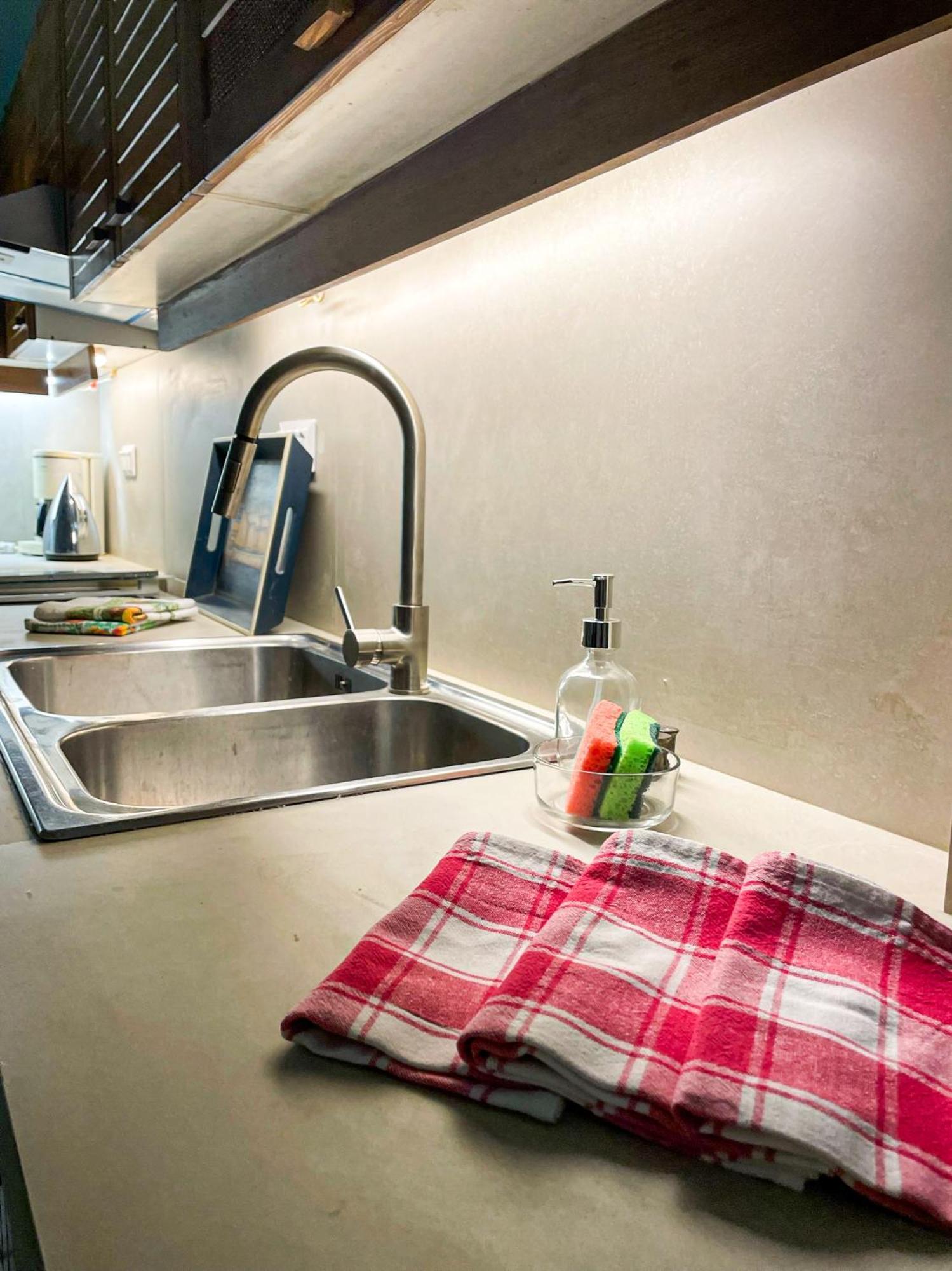Apartment Near Metro + Port Πειραιάς Εξωτερικό φωτογραφία